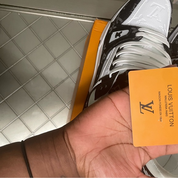 Louis Vuitton trainers - Picture 3 of 9